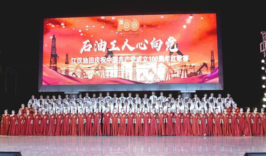 黑白羽绒服短款穿搭VS长款穿搭,这个冬天让你美得毫不费力