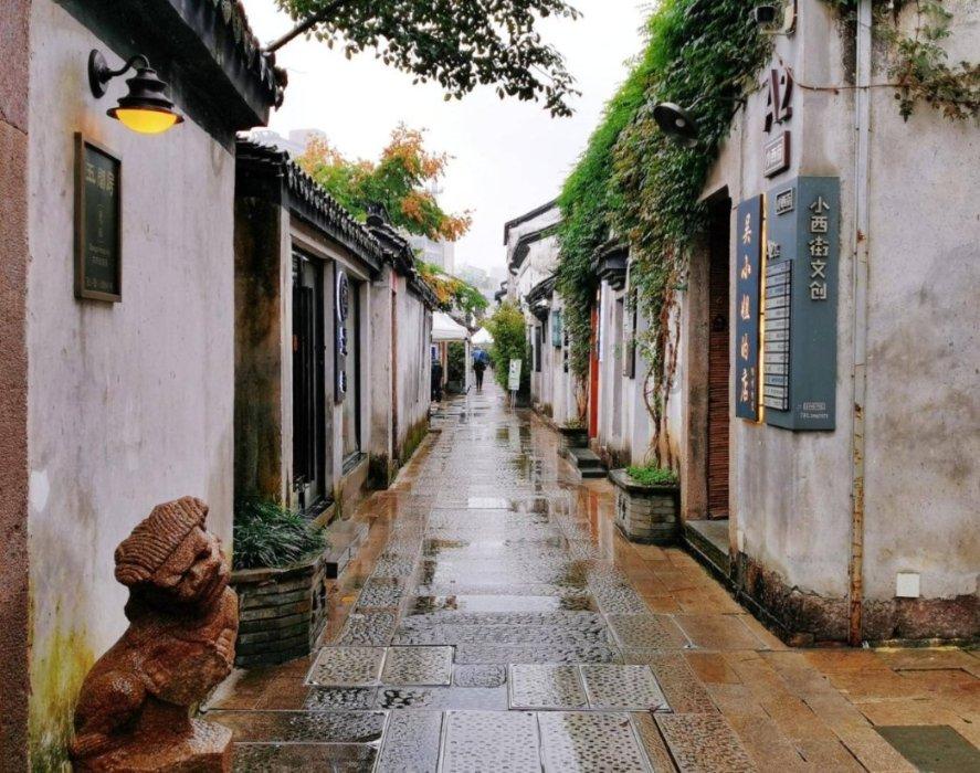 俄侦查委员会公布乌战俘登上伊尔-76运输机画面